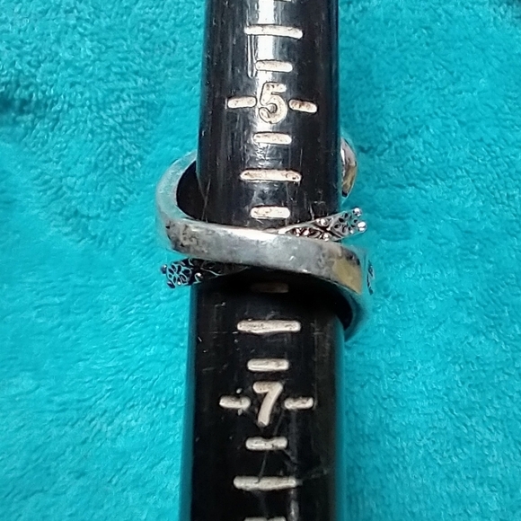 Elegant Silver Tone and Blue Stone Ring detail intricate - Picture 2 of 4